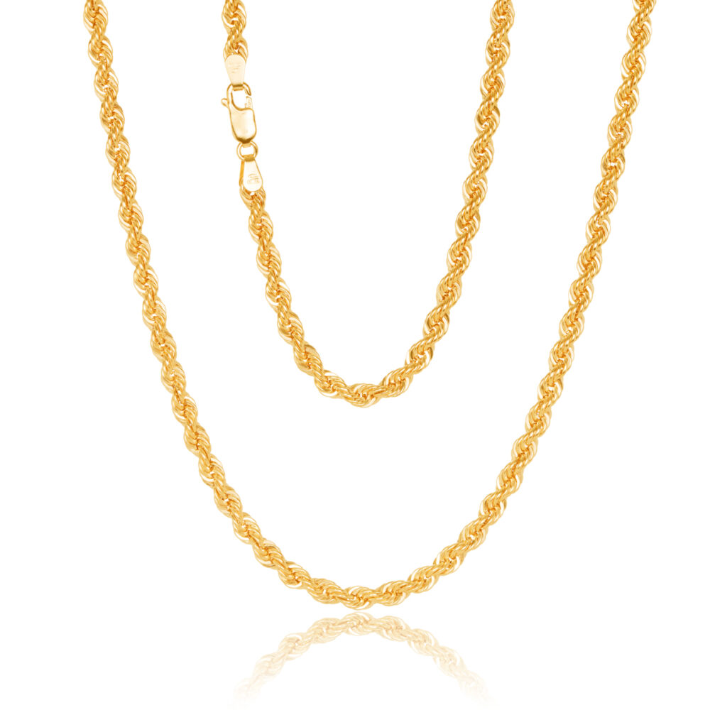 Close detail of a yellow-gold Rope chain link
