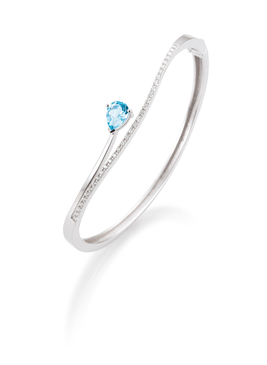 51/00930-0 375/- White Breuning Hinged Bangle Blue Topaz/Brillant Diamond 0,33ct H/si