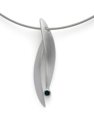 49241 - 925/- Sterling Silver 925/- pendant, rh, matte, topaz London blue 0.13ct
