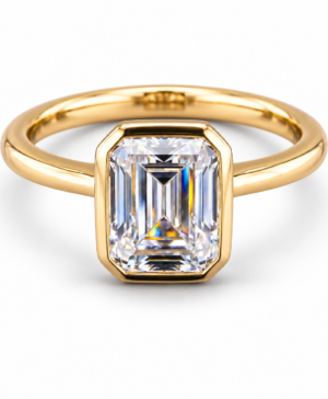 750/- Yellow Bezel Set Solitaire Lab Grow Emerald 1 Pcs TDW = 2.00ct D/E VVS-VS