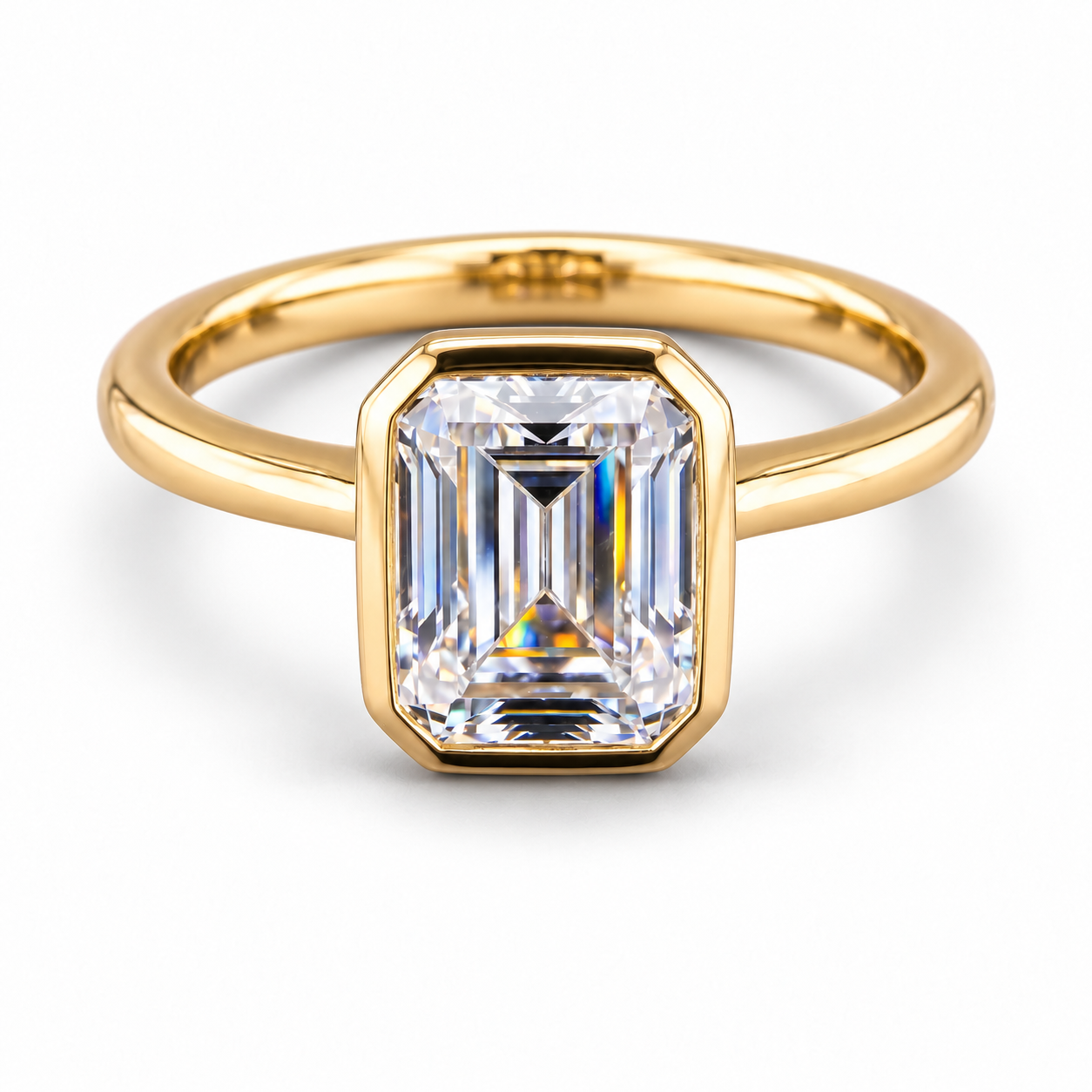 750/- Yellow Bezel Set Solitaire Lab Grow Emerald 1 Pcs TDW = 2.00ct D/E VVS-VS