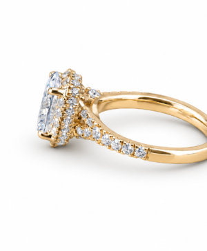 Alternative view of 750/- Yellow Lab Grown Oval Halo Engagement Ring - TDW 2.75ct