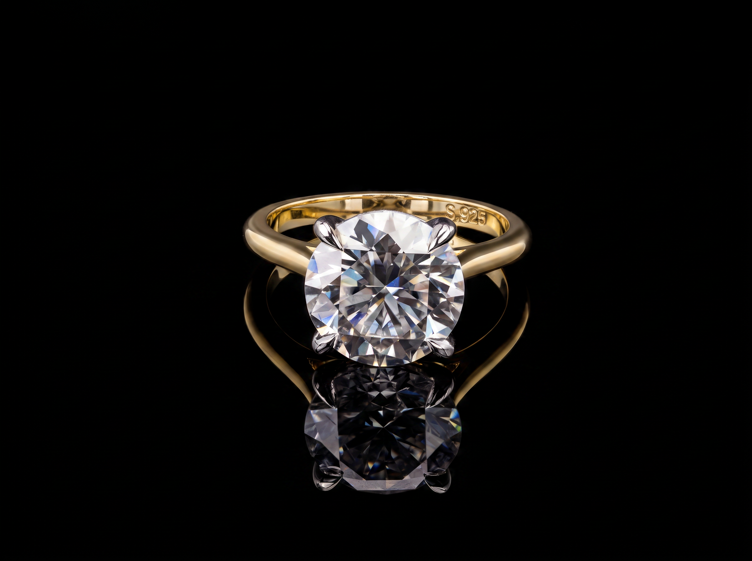 750/- Yellow Band, White Setting 4 Claw RBC Solitaire Engagement Ring 1 Pc - 5.00ct D/E VVS-VS