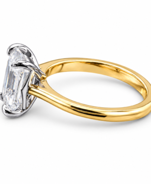 Alternative view of 750/- Yellow Band White Setting 4 Claw Emerald Lab Grown Diamond Engagement Ring 1 Pcs - TDW: 2.50ct