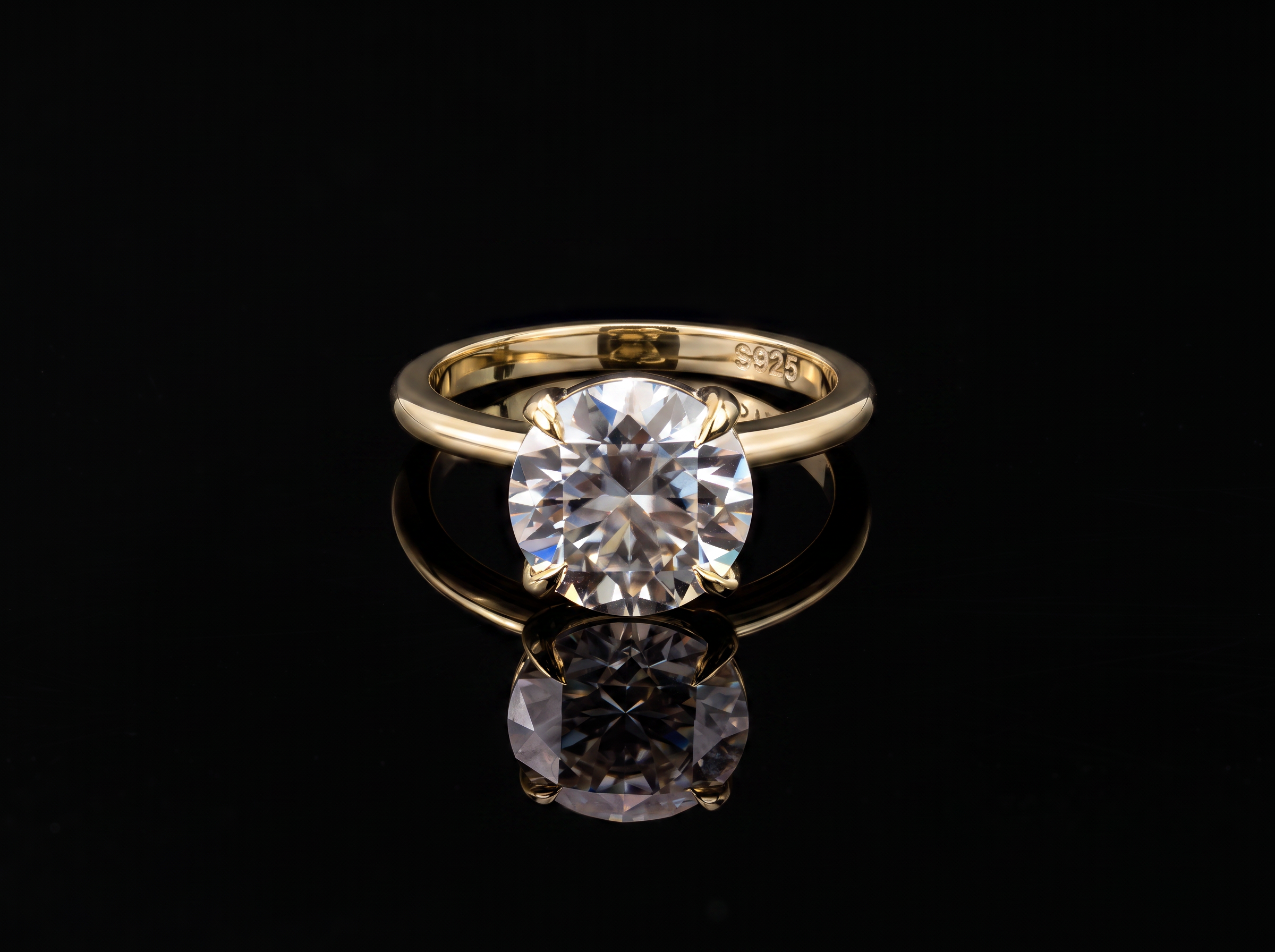 750/- Yellow 4 Claw RBC Lab Grown Diamond Engagement Ring 1 Pcs - TDW: 4.00ct