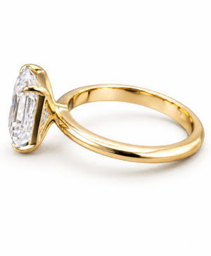 Alternative view of 750/- Yellow 4 Claw Elongated Radiant Lab Grown Diamond Engagement Ring 1 Pcs - 2.65ct D/E VVS-VS