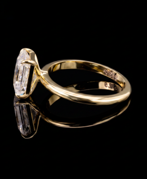 Alternative view of 750/- Yellow 4 Claw Elongated Radiant Lab Grown Diamond Engagement Ring 1 Pcs - 2.65ct D/E VVS-VS