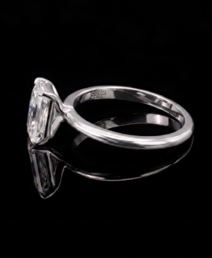 Alternative view of 750/- White Claw Oval Lab Grown Diamond Engagement Ring 1 Pcs - 0.95ct D/E VVS-VS
