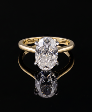 750/- Yellow Band White Setting Lab Grown Oval 4 Claw Soliatire Ring 1 pcs - TDW: 5.15ct D/E VVS-VS