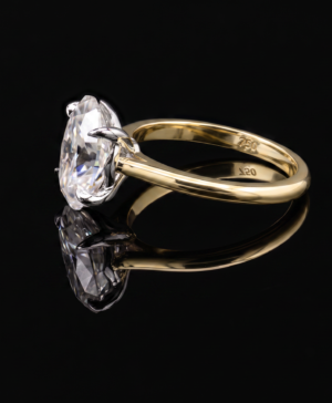 Alternative view of 750/- Yellow Band White Setting Lab Grown Oval 4 Claw Soliatire Ring 1 pcs - TDW: 5.15ct D/E VVS-VS