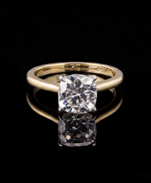 750/- Yellow Band, White Setting Lab Grown Cushion Cut Diamond 4 Claw Solitaire 1 Pcs - TDW: 2.56ct D/E VVS-VS