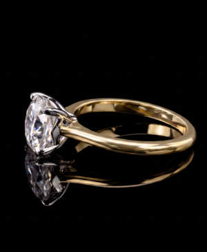 Alternative view of 750/- Yellow Band, White Setting Lab Grown Cushion Cut Diamond 4 Claw Solitaire 1 Pcs - TDW: 2.56ct D/E VVS-VS