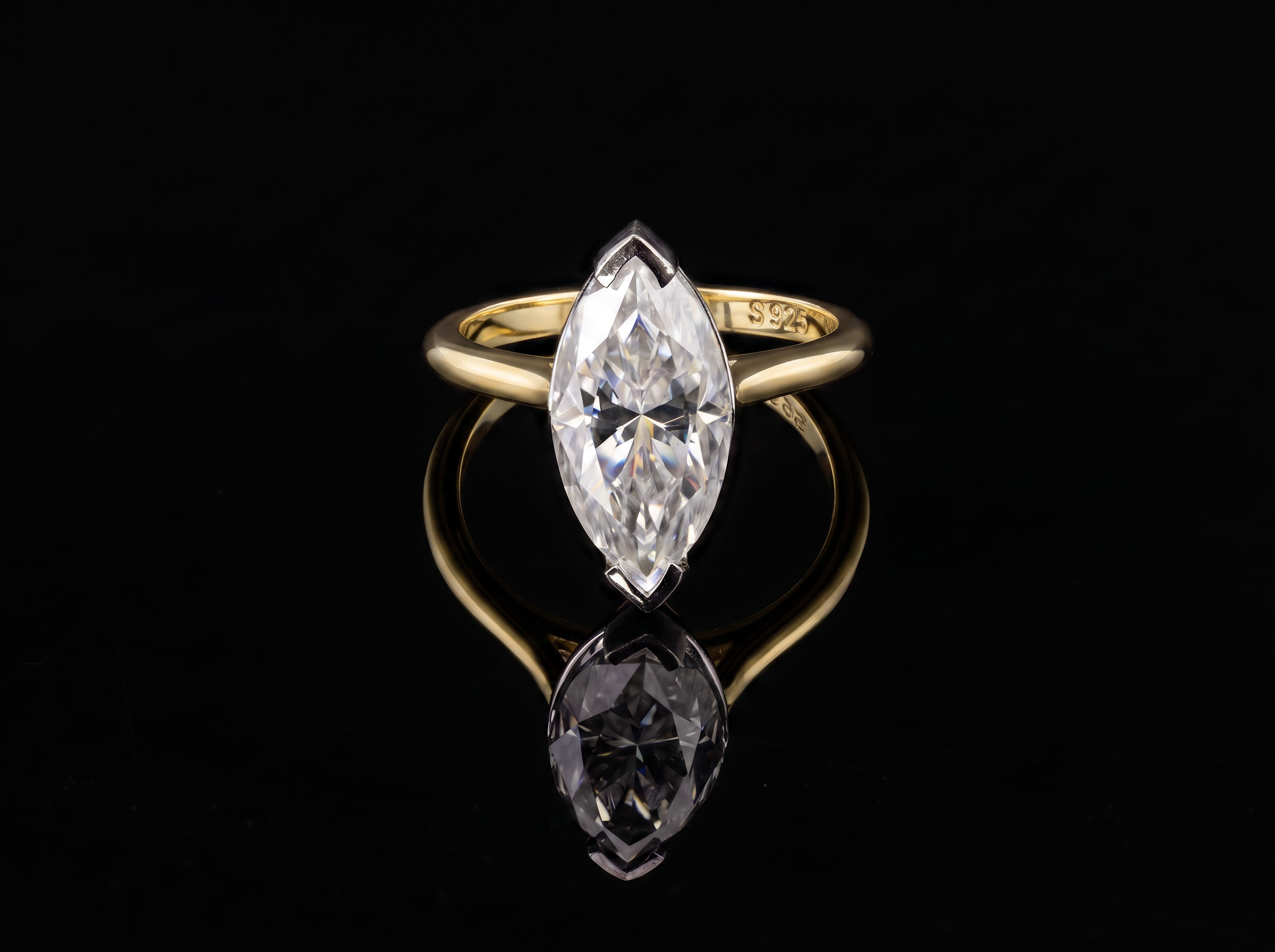 750/- Yellow Band, White Setting Lab Grown Marquise Diamond 2 Claw Solitaire 1 Pcs - TDW:4.25ct D/E VVS-VS