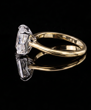 Alternative view of 750/- Yellow Band, White Setting Lab Grown Radiant Diamond 4 Claw Solitaire 1 Pcs - TDW: 4.40ct D/E VVS-VS