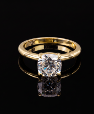 750/- Yellow Band Lab Grown Cushion Cut Diamond 4 Claw Solitaire 1 Pcs - TDW: 3.65ct D/E VVS-VS
