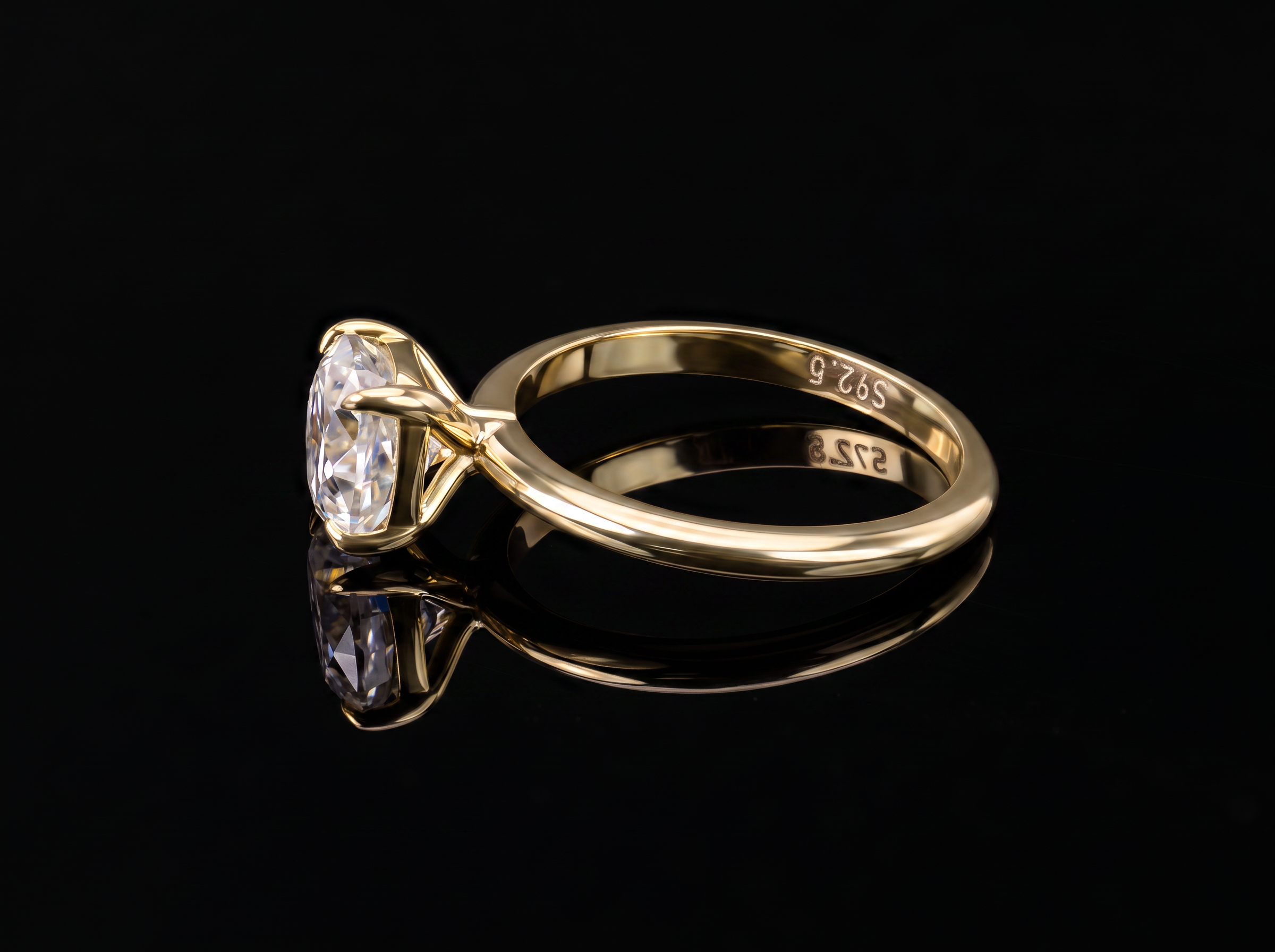 750/- Yellow Band Lab Grown Cushion Cut Diamond 4 Claw Solitaire 1 Pcs - TDW: 3.65ct D/E VVS-VS - Image 2
