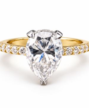 750/- Yellow Band, White Setting Lab Grown Pear Centre With Hidden Halo & Diamonds On The Band 34 Pcs: TDW 3.56ct Pear Centre - 3.05ct, 19 Hidden = 0.10ct & Diamonds On The Band 14 Pcs = 0.41ct D/E VS