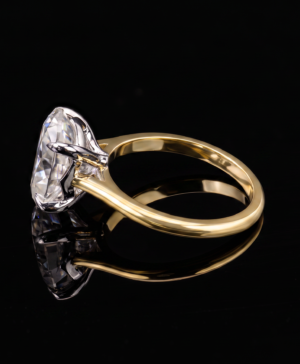 Alternative view of 750/- Yellow Band, White Setting Lab Grown Oval Solitaire Engagement Ring 1 Pcs - TDW: 3.50Ct D/E VVS-VS