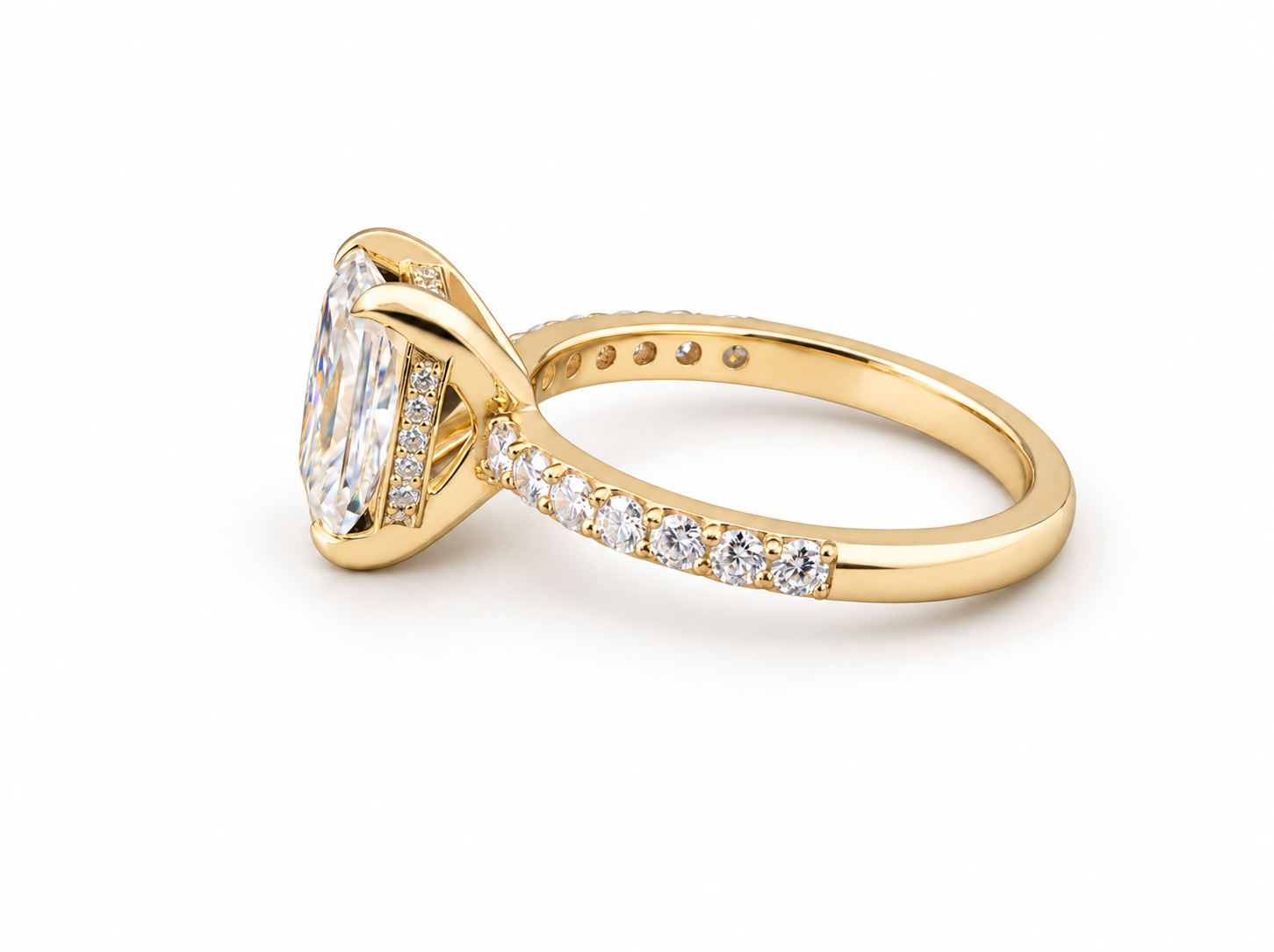 750/- Yellow Lab Grown Diamond Radiant Cut Centre With Hidden Halo & Diamonds On The Band 31 Pcs - TDW: 2.36ct - Radiant Centre 1.88ct Hidden Halo: 16 Pcs - 0.07ct Diamonds On Band - 14 - 0.41ct D/E VS - Image 2
