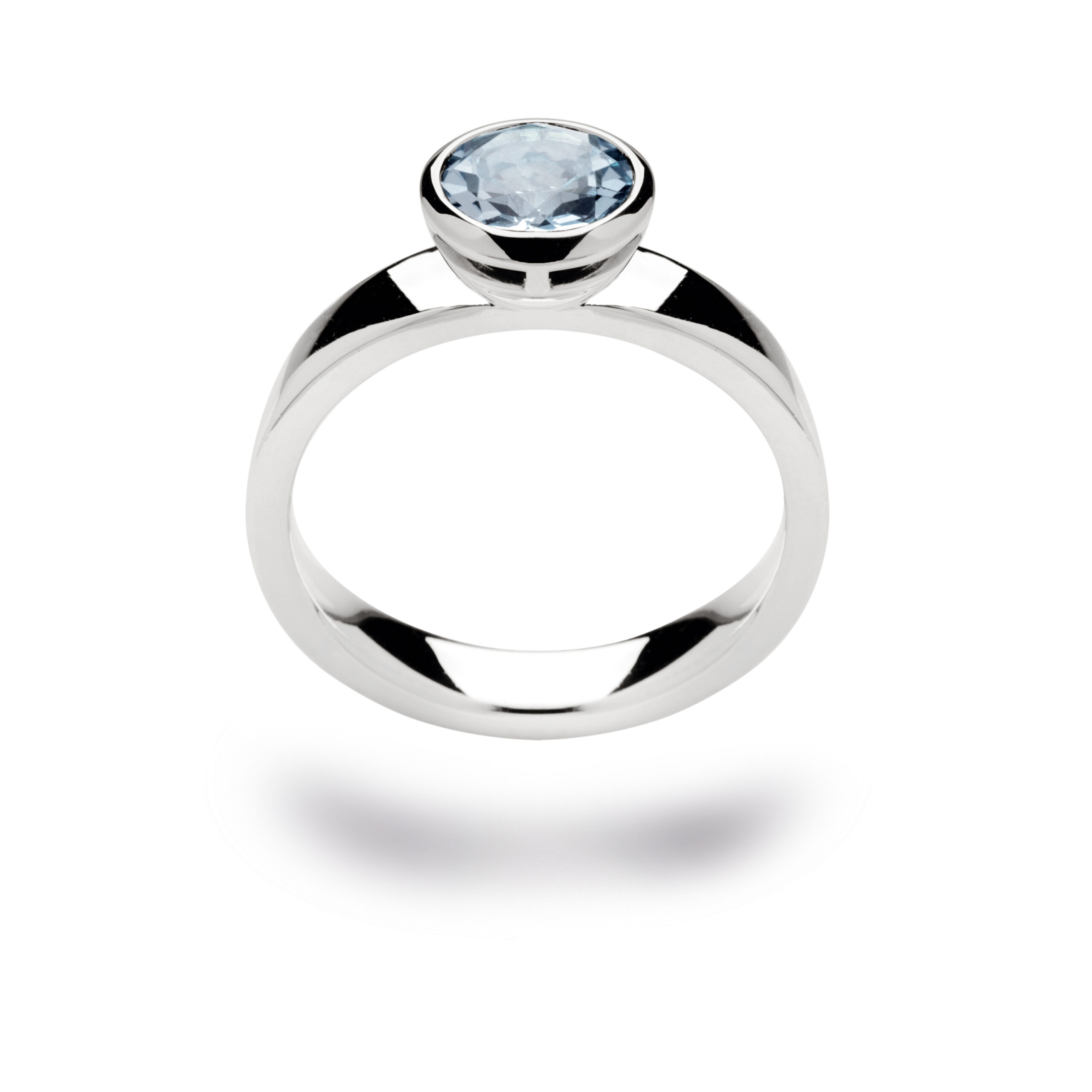 2118160 – 925/- Ring, rho. polished, blue topaz 1.70ct