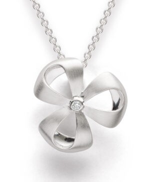 24290 – 925/ - Pendant matte/shiny, dia. 0.02CT WP1