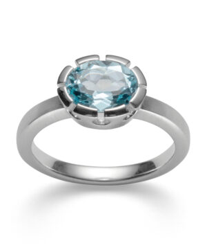 4000152 – 925/- Ring, rho. polished, blue topaz 1.96ct