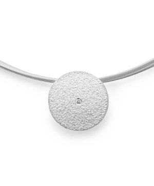 44180 – 925/- Pendant specially textured, 0.02ct W-SI
