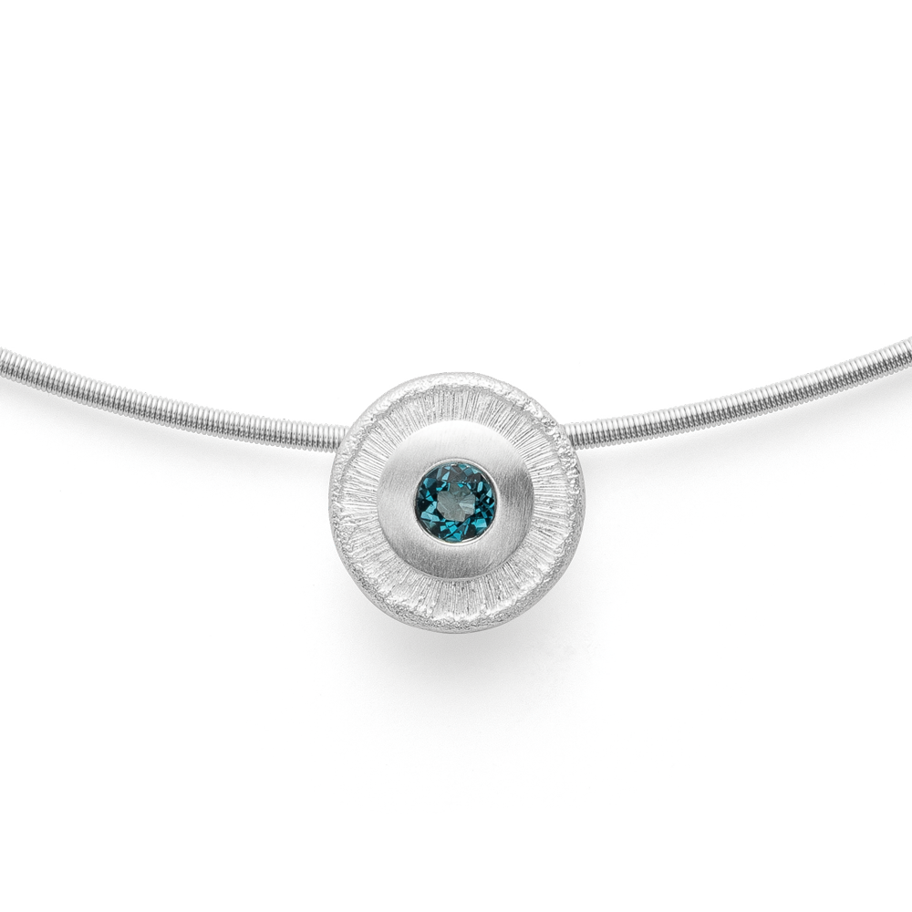 44230 – 925/- Pendant matte, Topaz London Blue 0.29ct