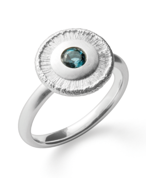 4425052 – 925/- Ring matteTopaz London Blue 0.32ct