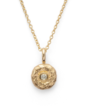 44495 – 750/- Pendant specially textured, 0.03ct W-SI