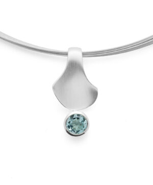45071 – 925/- Pendant, rho. matte/shiny, blue topaz 1.08ct