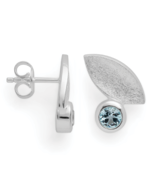 46850 – 925/- earrings, brushed, blue topaz 0.64ct