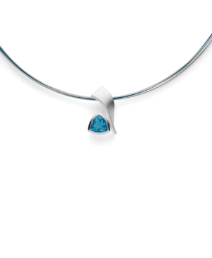 46951 – 925/- pendant, rhodium-plated, matte, blue topaz 2.37ct
