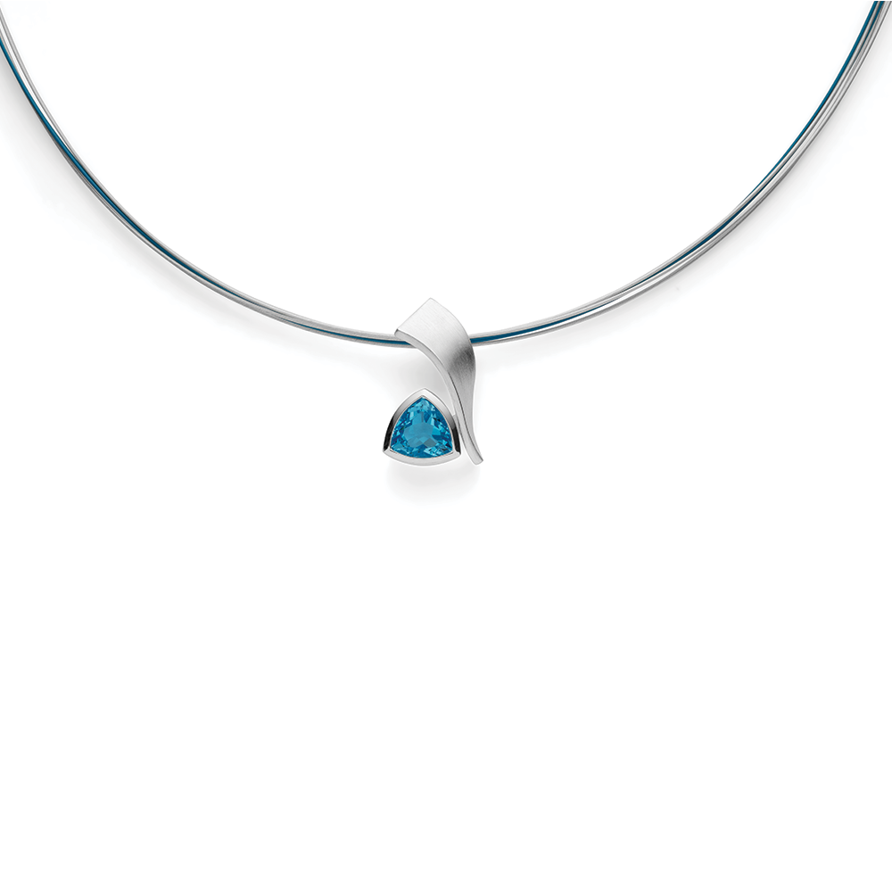 46951 – 925/- pendant, rhodium-plated, matte, blue topaz 2.37ct