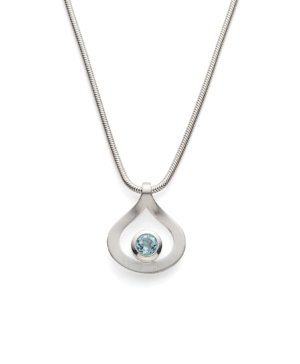 47131 – 925/-pendant, rhodium-plated, matte, blue topaz 0.36ct