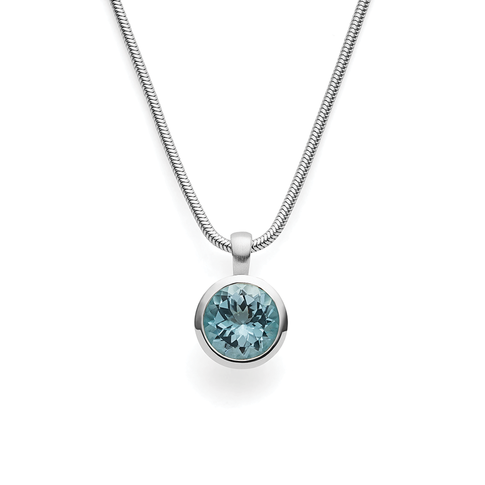 47261 – 925/- pendant, matte/shiny, blue topaz 4.03ct