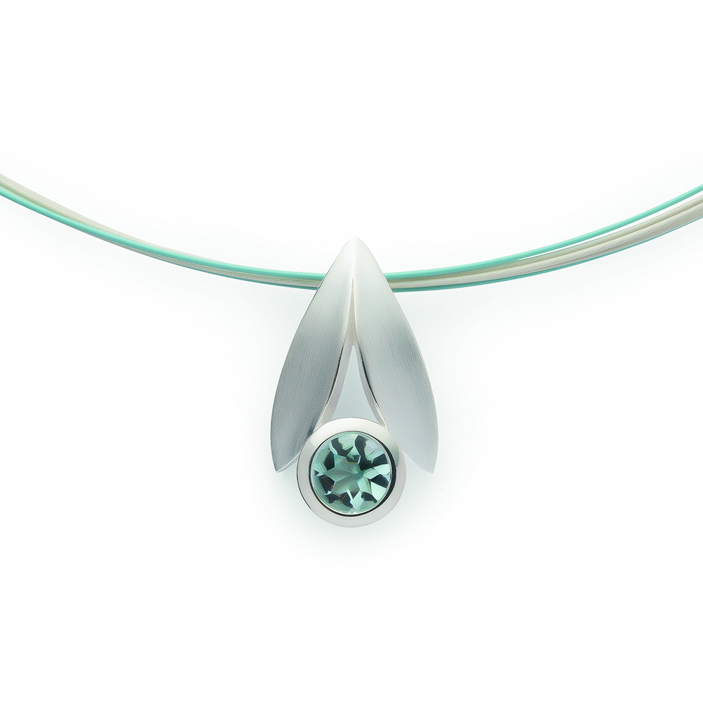 48531 – 925/- Pendant, rho., matte/polished, blue topaz 0.93ct