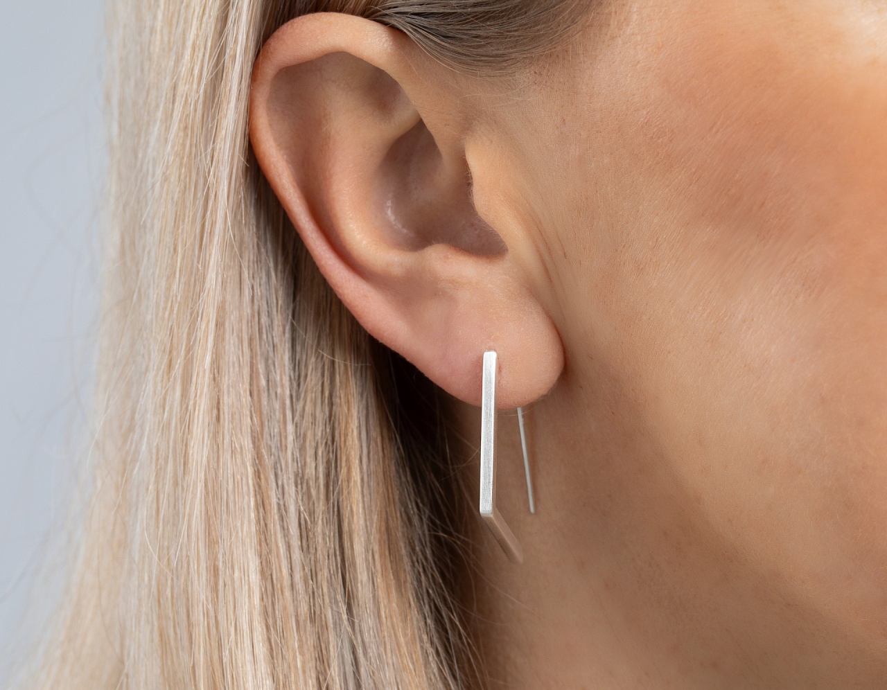 44431 – 925/- earring, matte rho. - Image 2